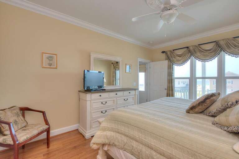 King Bedroom with TV
GW 5.16.23