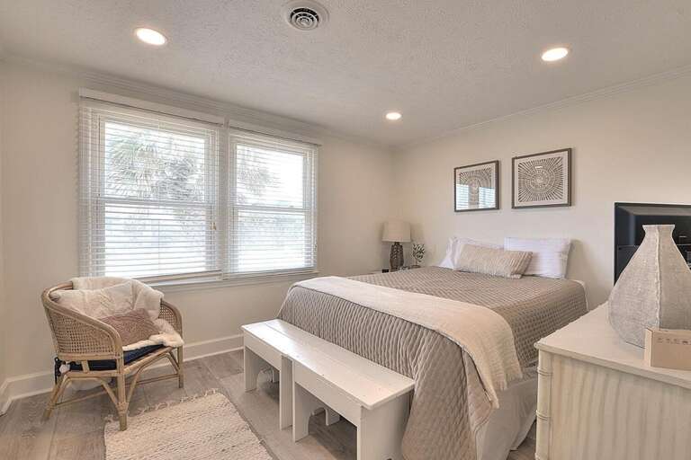 A Painted Palm Tree 27 GW 6.2022