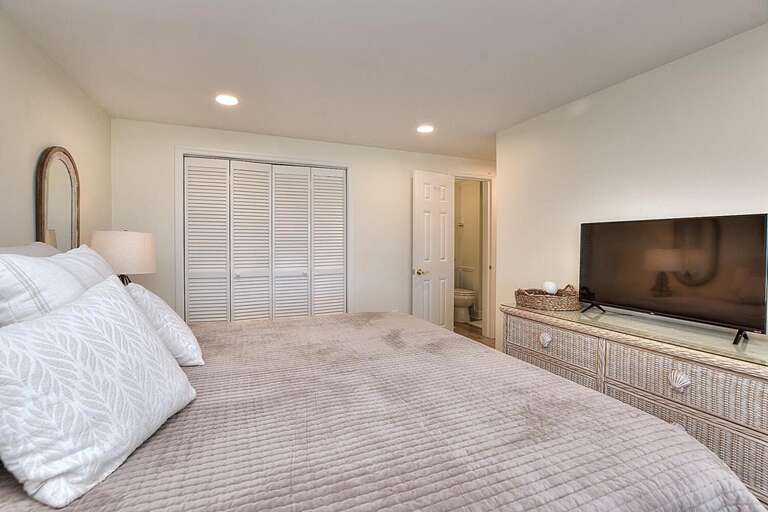 King Bedroom
GW 6.2022