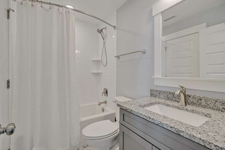 Full bathroom with shower/tub
CG 4.2023