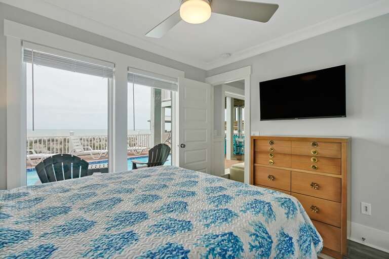 Queen Bedroom
CG 4.2023