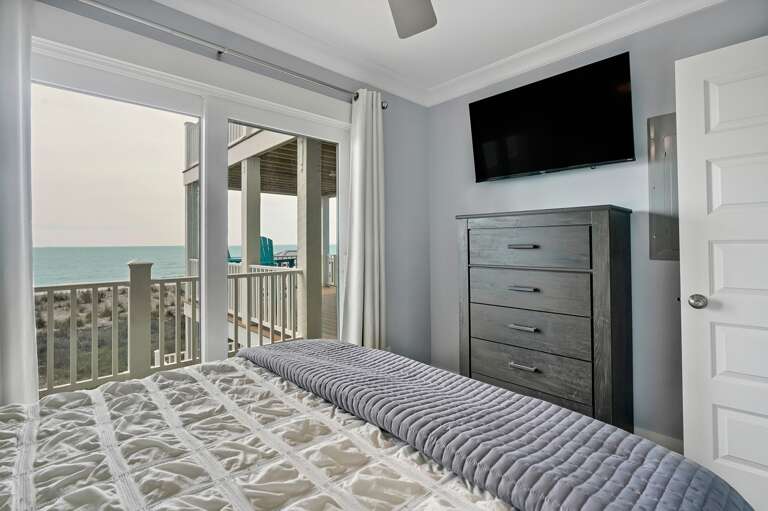 Queen Bedroom
CG 4.2023