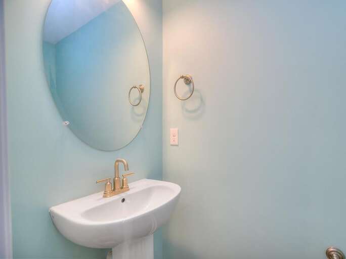 Half Bath
GW 11.2022