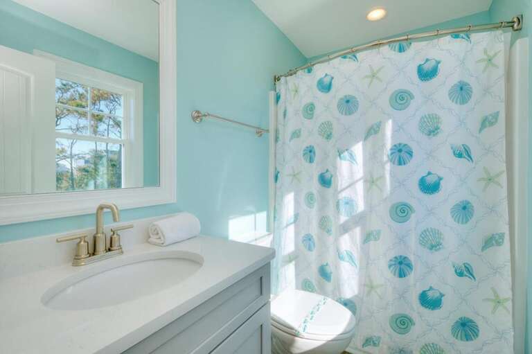 Bathroom 
GW 11.2022