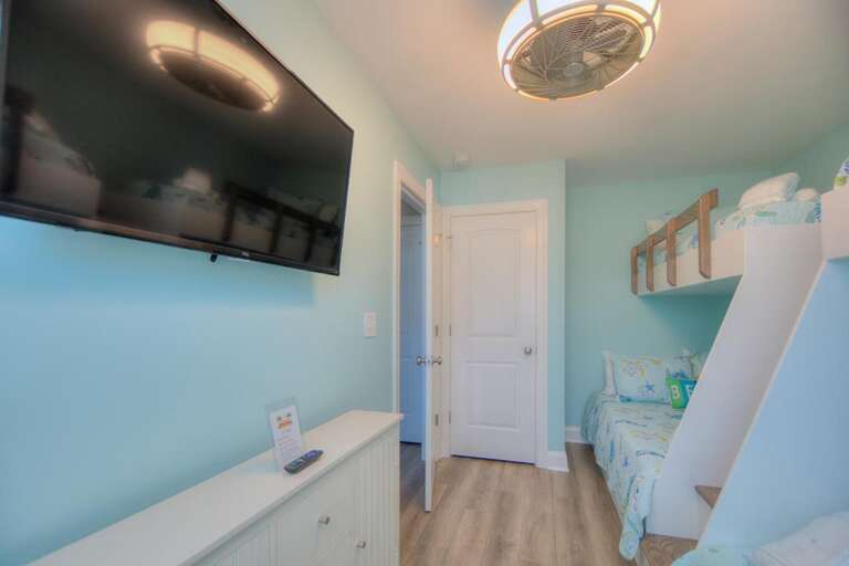 Bedroom 
GW 11.2022