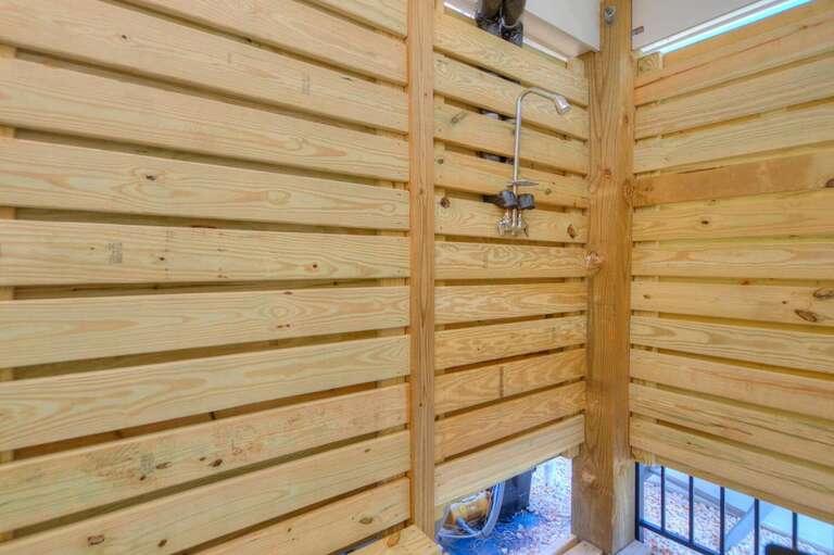 Outdoor shower
GW 11.2022