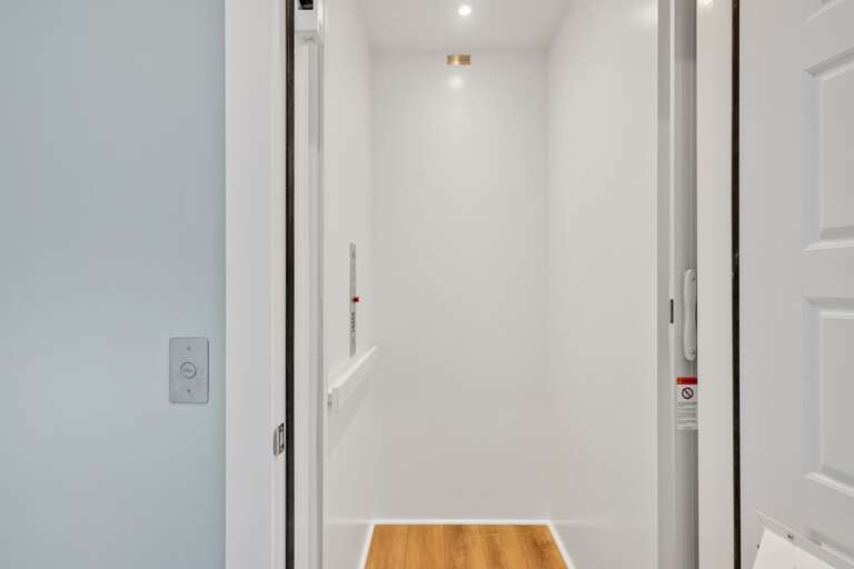 Elevator
 CG 10.2022