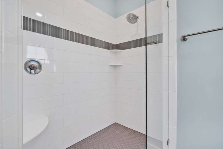 Full Bathroom with walk in shower
CG 10.2022
