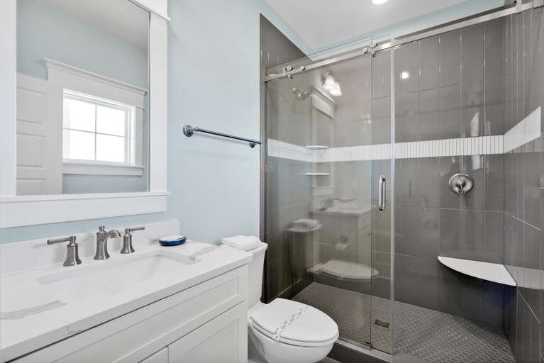 Full Bathroom with walk in shower
CG 10.2022