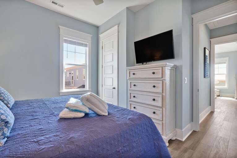 King Bedroom
 CG 10.2022