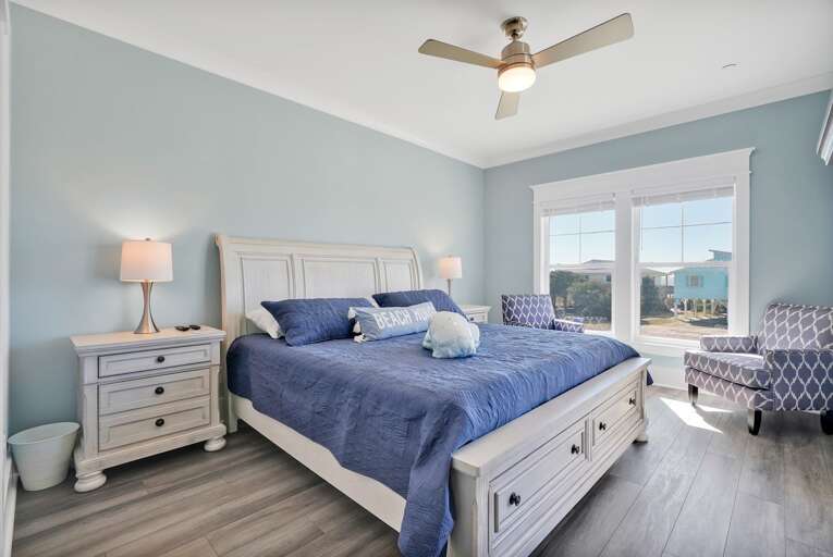 King Bedroom
CG 10.2022