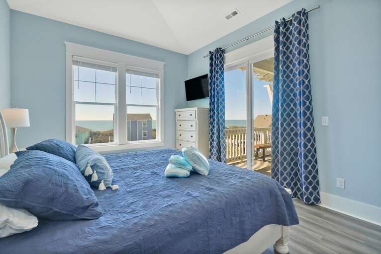 King Bedroom
CG 10.2022