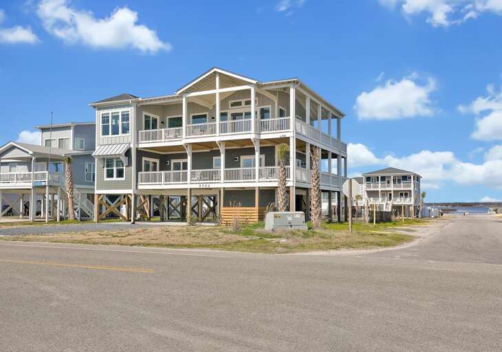 5702WestBeachDrive-02