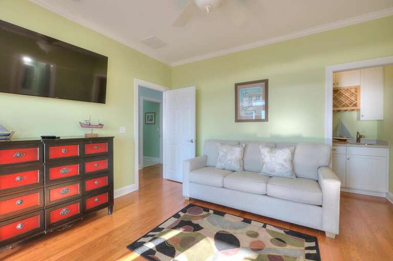 2nd Living Area
GW 12.2022