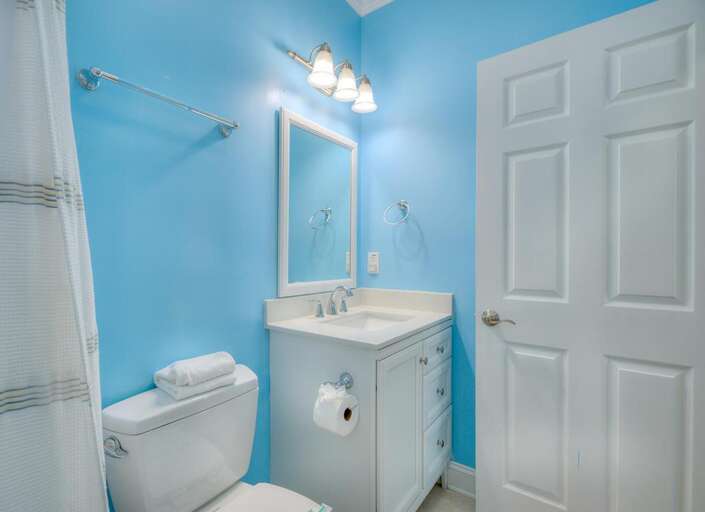 Bathroom 
GW 12.2022