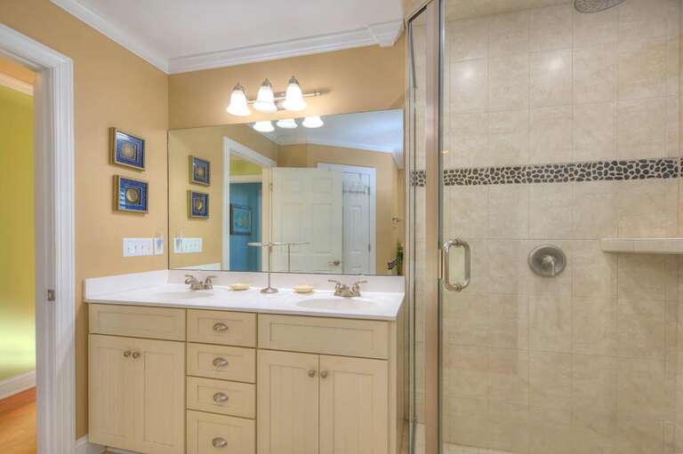 Bathroom 
GW 12.2022