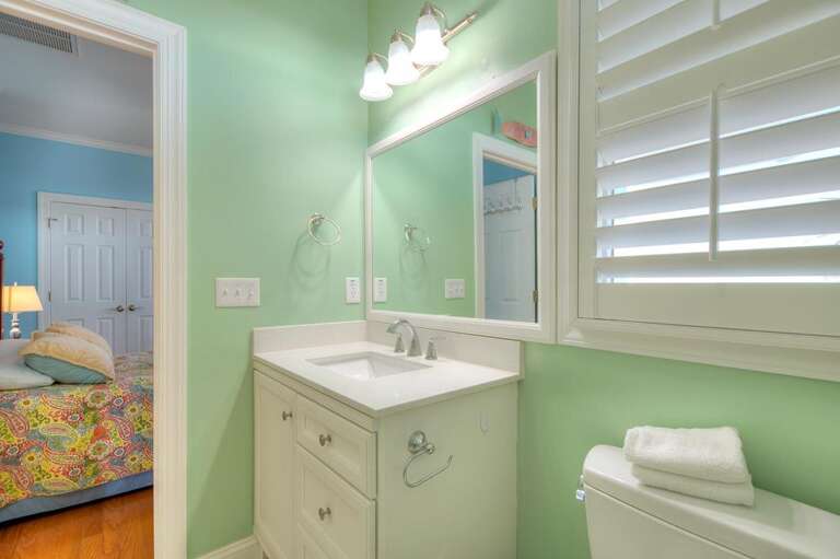 Bathroom 
GW 12.2022