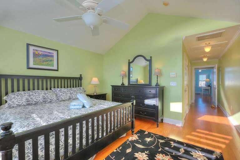 Bedroom 
GW 12.2022
