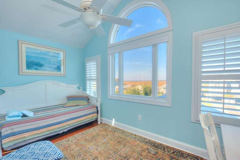 Bedroom 
GW 12.2022