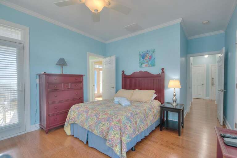 Bedroom 
GW 12.2022