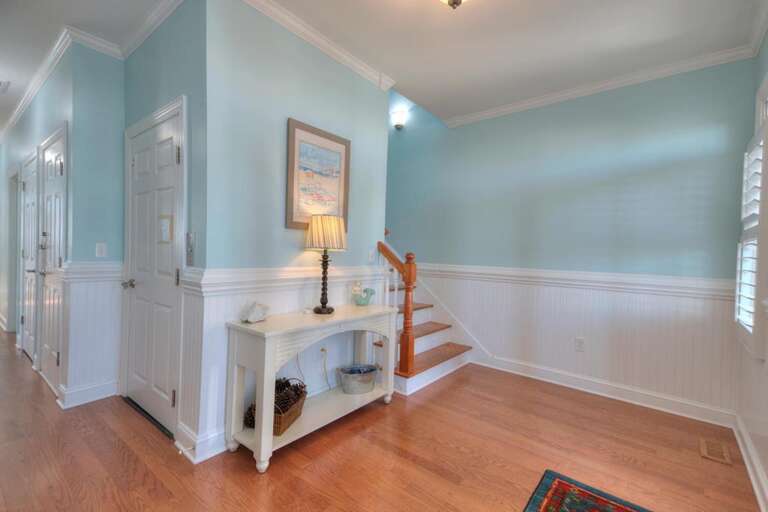 Hallway
GW 12.2022