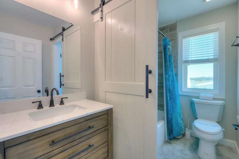 Full bathroom with shower/tub
GW 6.15.24