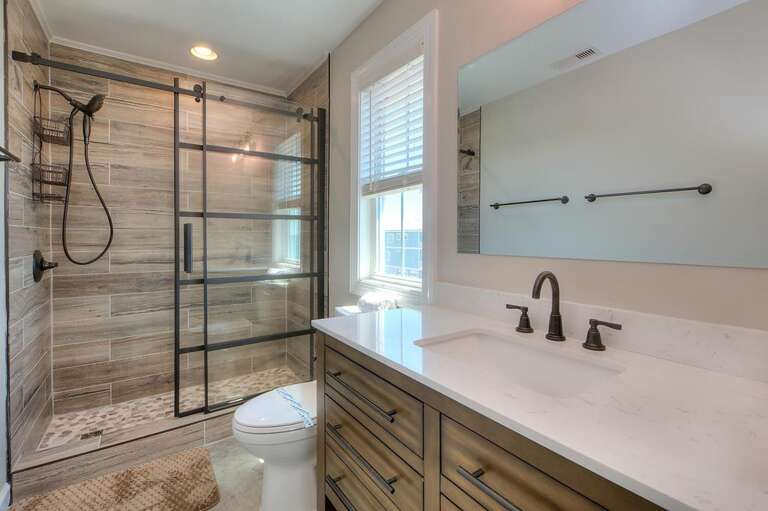 Full Bathroom with walk in shower
GW 6.15.24