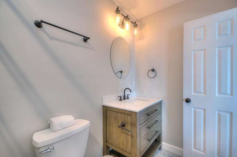 Full Bathroom with walk in shower
GW 6.15.24