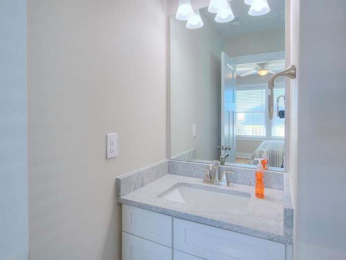 Bathroom 
GW 12.2022