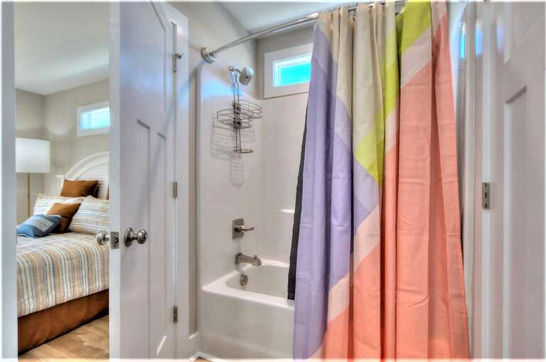 Bathroom 
GW 12.2022