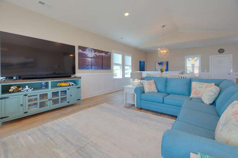 Living Room 
GW 12.2022