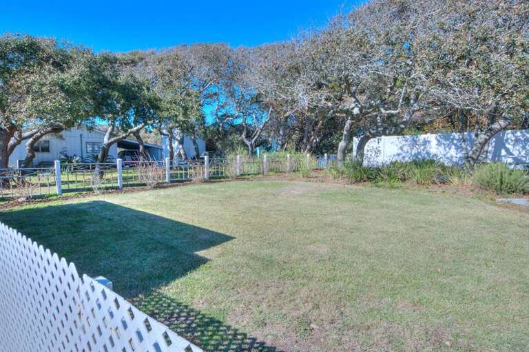 Back Yard
GW 11.2022
