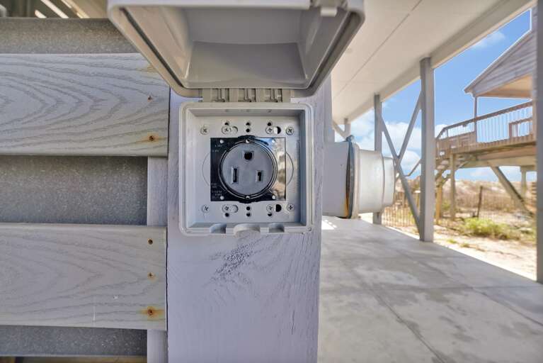 Outdoor Plug
 CG 1.2023