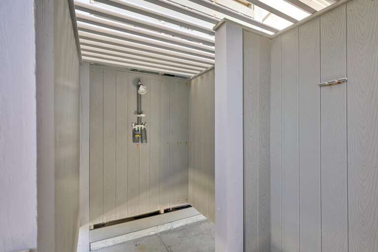 Outdoor shower
CG 1.2023