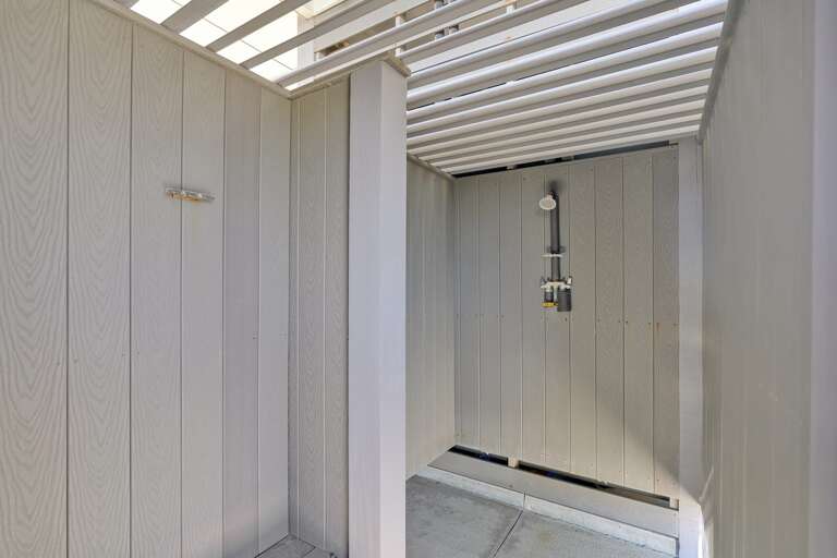 Outdoor shower
CG 1.2023