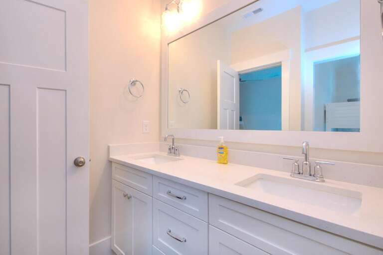Bathroom 
GW 4.2023