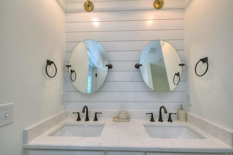 Bathroom 
GW 3.2023