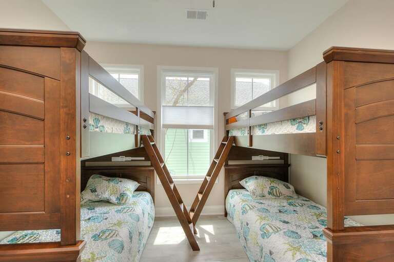 2 Bunk Bed twin/twin
GW 4.1.23