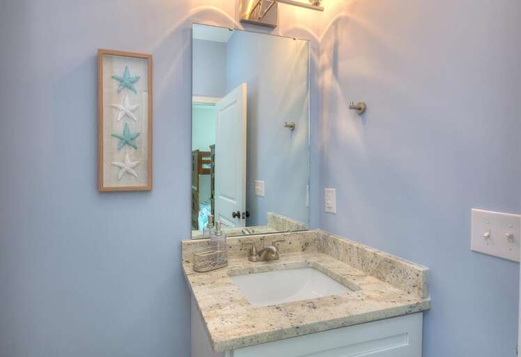 Full Bathroom with walk in shower
GW 4.1.23