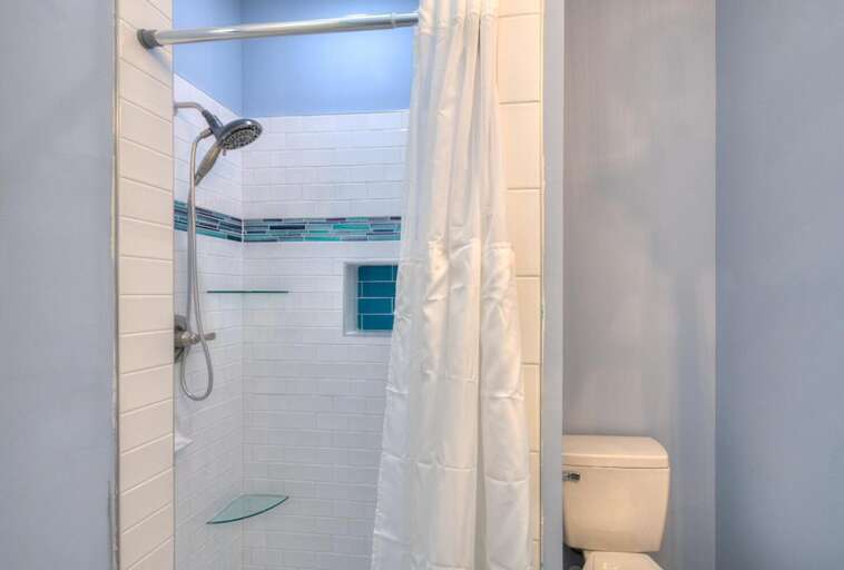 Full Bathroom with walk in shower
GW 4.1.23
