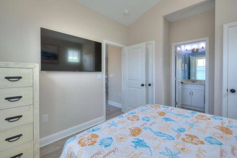 Queen Bedroom
GW 4.1.23