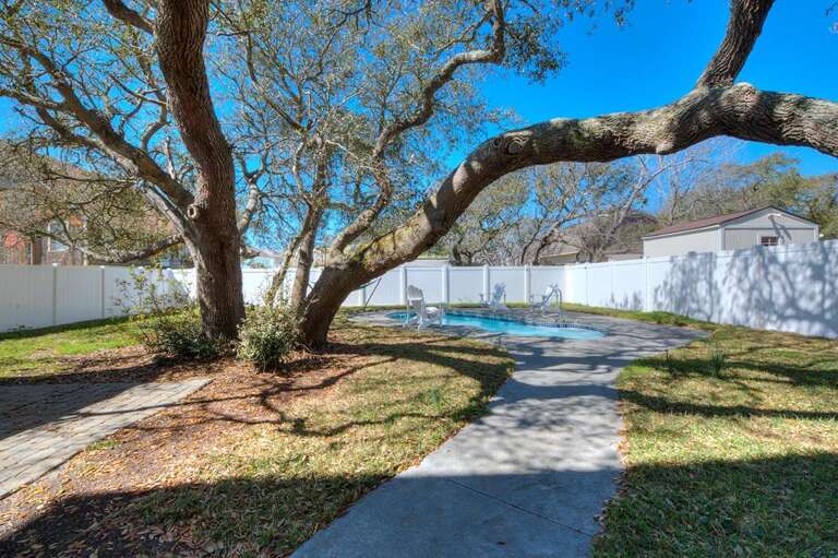Blue Waves Private Backyard with pool