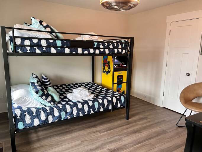 Bunk Bed queen/queen
JR Prelim 3.15.24