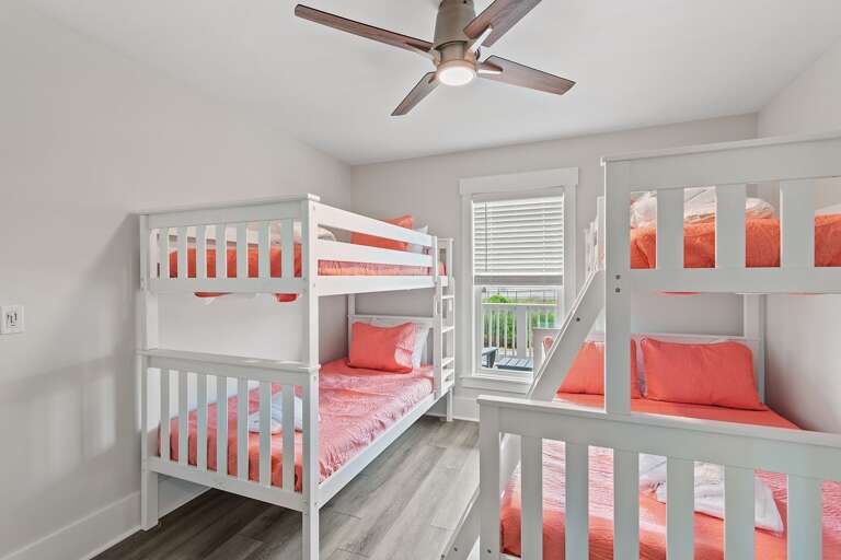 Bunk Bed twin/twin
Bunk Bed queen/queen