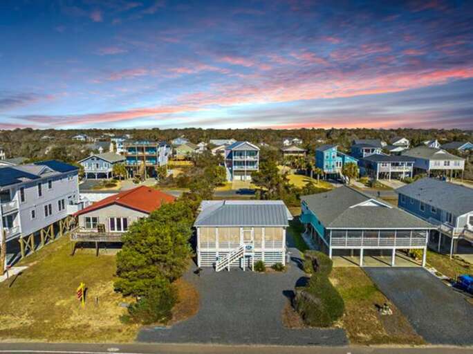 Front of House
3.2023 Sky View