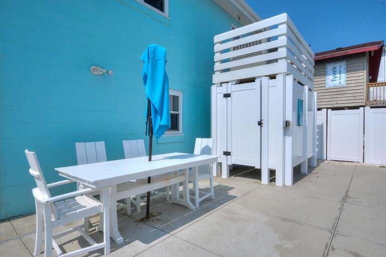 Outdoor shower
GW 6.23.23