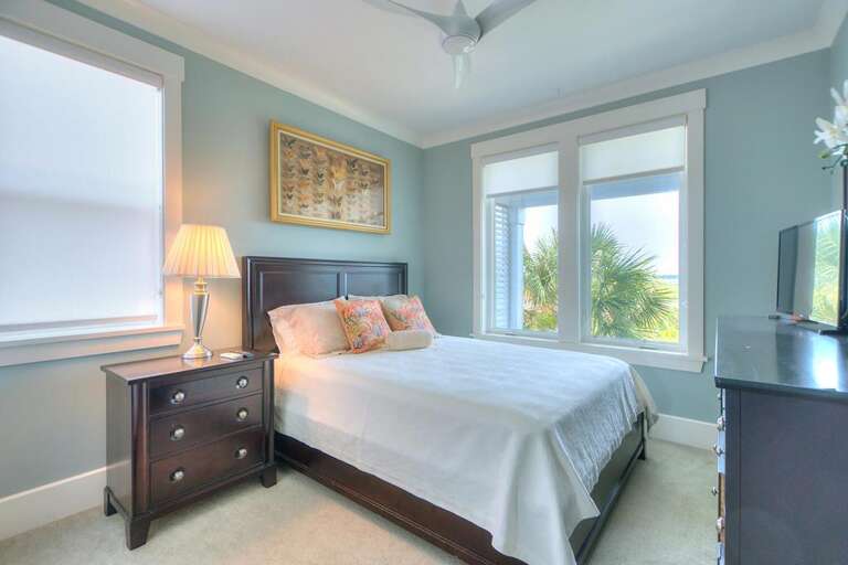 Peach and White Queen Bed
GW 5.22.24