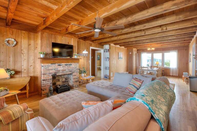 Living Room Tv
GW 7.19.23