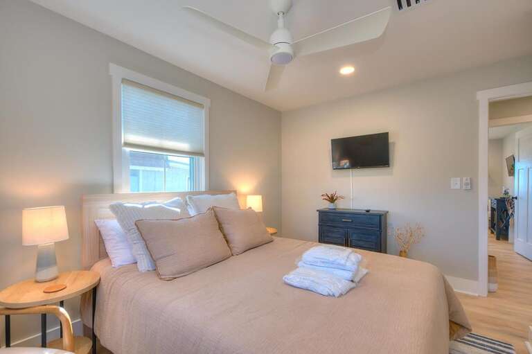 Queen Bedroom with TV
GW 10.20.23