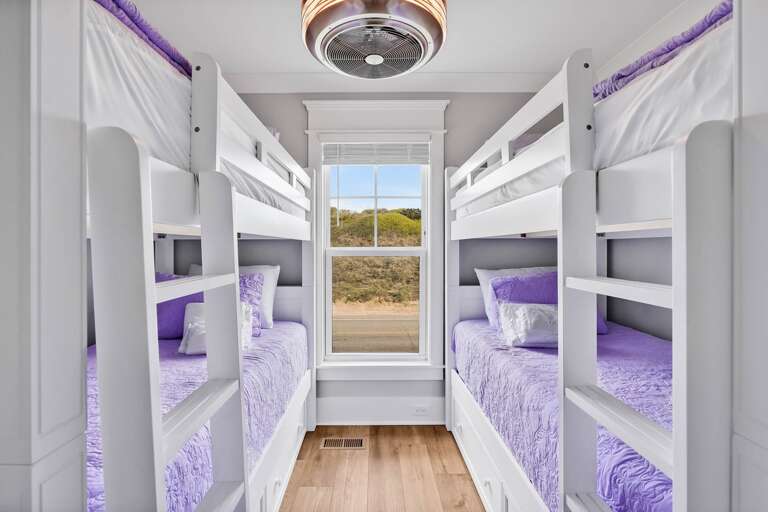 Bunk Bed twin/twin
CG 4.12.25